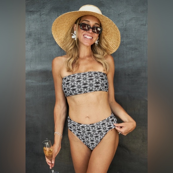 NEW! Kenny Flowers THE Pedregal Bandeau Bikini Top Floral Black SZ S, M - Picture 7 of 14